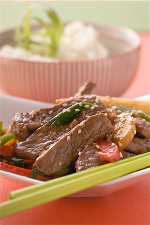 simsearch:659-03528204,k - Beef with vegetables & sesame seeds, rice in background (Asia) Stock Photo - Premium Royalty-Free, Code: 659-03527075