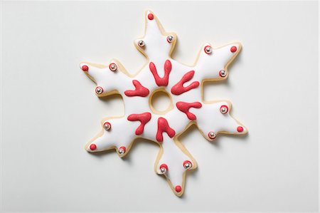 simsearch:659-01843431,k - Christmas biscuit (snowflake) Stock Photo - Premium Royalty-Free, Code: 659-03527266