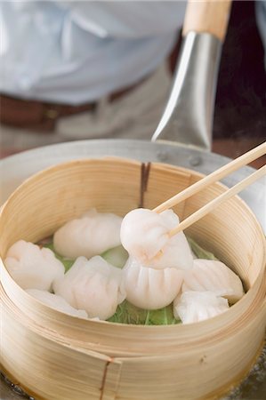 dim sum - Cooking dim sum in bamboo steamer Foto de stock - Sin royalties Premium, Código: 659-03527314