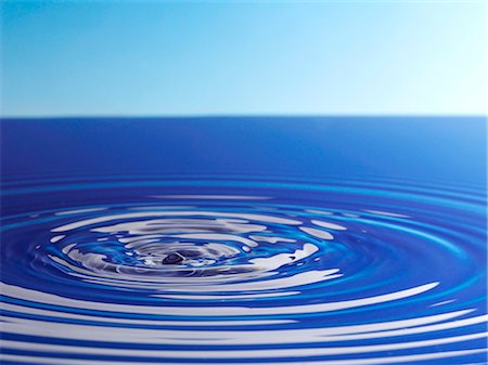 redondo - Concentric ripples in water Foto de stock - Sin royalties Premium, Código: 659-03527346