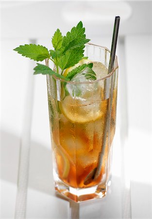 drink iced tea - Glass of iced tea with lemon slices and lemon balm Stock Photo - Premium Royalty-Free, Code: 659-03527449