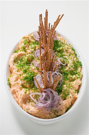 simsearch:659-03535192,k - Obatzda (cheese spread) with onions, chives, salted sticks Foto de stock - Sin royalties Premium, Código: 659-03527462