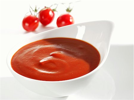 salsa de tomate - Tomato ketchup in white dish Foto de stock - Sin royalties Premium, Código: 659-03527481