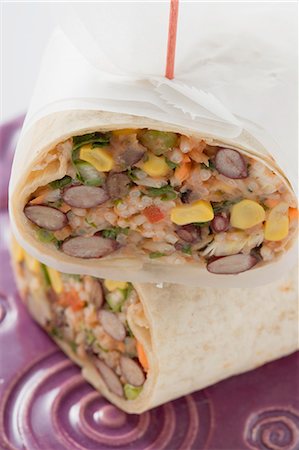 simsearch:862-03364445,k - Bean and rice burritos to take away Foto de stock - Royalty Free Premium, Número: 659-03527620