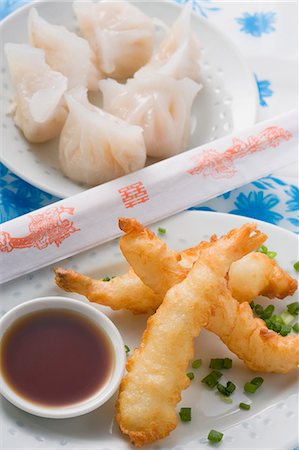 Dim sum & deep-fried prawns in batter with soy sauce (Asia) Stock Photo - Premium Royalty-Free, Code: 659-03527643