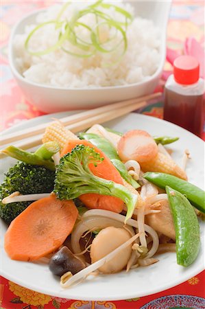 Stir-fried vegetables with rice and soy sauce (Asia) Stock Photo - Premium Royalty-Free, Code: 659-03527678