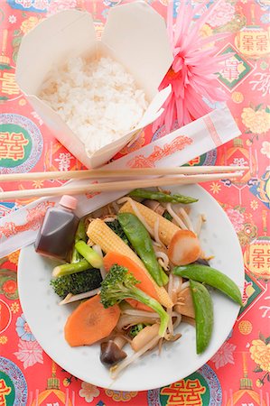 Stir-fried vegetables with soy sauce, rice in take-away container Stock Photo - Premium Royalty-Free, Code: 659-03527680