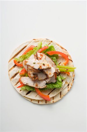 envolver - Grilled tortillas with chicken and peppers (overhead view) Foto de stock - Sin royalties Premium, Código: 659-03527730