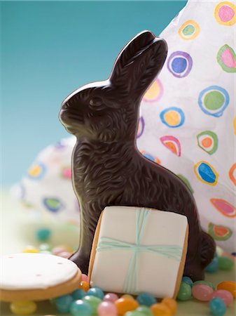 Chocolate Easter Bunny, jelly beans and cookies Stock Photo - Premium Royalty-Free, Code: 659-03527848