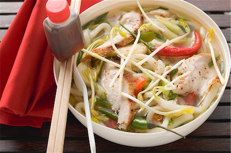 simsearch:659-03528432,k - Spicy noodle soup with chicken, vegetables & soy sauce (Asia) Stock Photo - Premium Royalty-Free, Code: 659-03527935