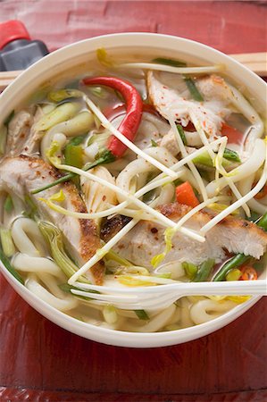 Spicy noodle soup with chicken to take away (Asia) Stock Photo - Premium Royalty-Free, Code: 659-03527936