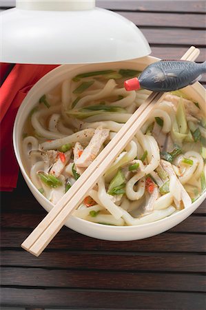 Spicy noodle soup with chicken and soy sauce (Asia) Stock Photo - Premium Royalty-Free, Code: 659-03527933