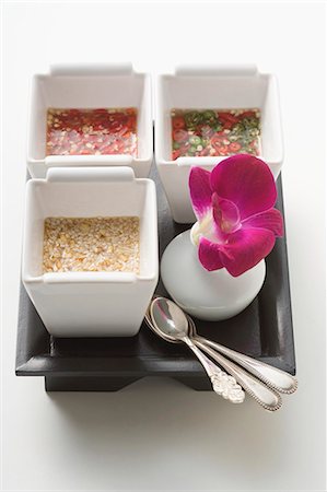 Three spicy Asian sauces on tray Foto de stock - Sin royalties Premium, Código: 659-03527942