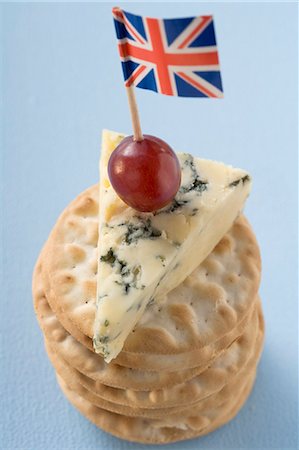 stack of cheese - Piece of Stilton with grape and Union Jack on crackers Stock Photo - Premium Royalty-Free, Code: 659-03528074