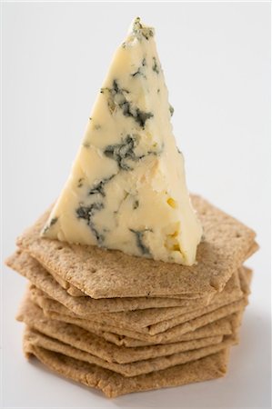 Piece of blue cheese on crackers Stock Photo - Premium Royalty-Free, Code: 659-03528072