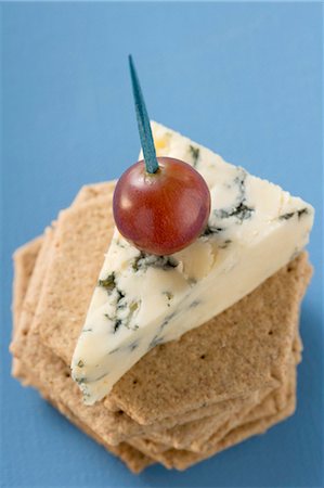 simsearch:659-03528072,k - Piece of blue cheese with red grape on crackers Stock Photo - Premium Royalty-Free, Code: 659-03528073