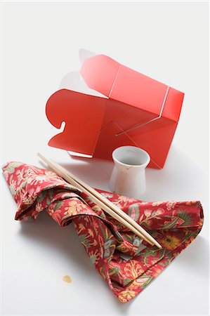 Empty take-away container, chopsticks, napkin Stock Photo - Premium Royalty-Free, Code: 659-03528295