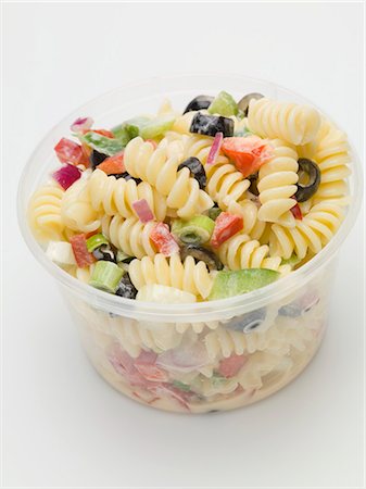 Pasta and vegetable salad in plastic container Fotografie stock - Premium Royalty-Free, Codice: 659-03528533