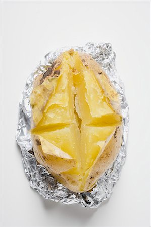 papier argenté - Baked potato d'en haut Photographie de stock - Premium Libres de Droits, Code: 659-03528540