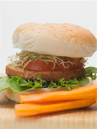 fishburger - Burger with sprouts and tomato, carrots beside it Stock Photo - Premium Royalty-Free, Code: 659-03528584