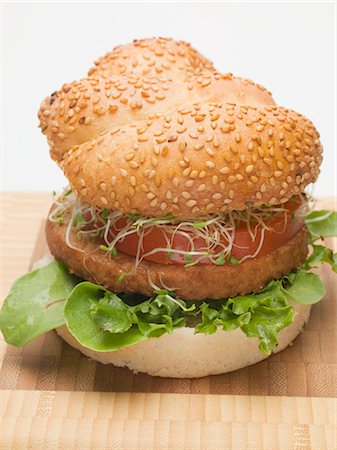 fishburger - Burger with sprouts and tomato Stock Photo - Premium Royalty-Free, Code: 659-03528583