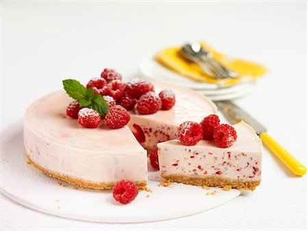 quark gateau - Raspberry cheesecake, a piece cut Stock Photo - Premium Royalty-Free, Code: 659-03528613