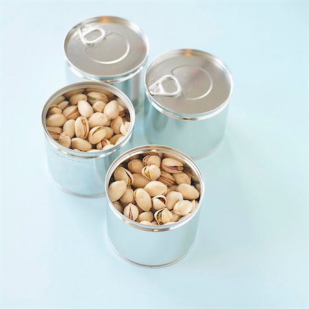 embalaje - Pistachios in tins Foto de stock - Sin royalties Premium, Código: 659-03528663