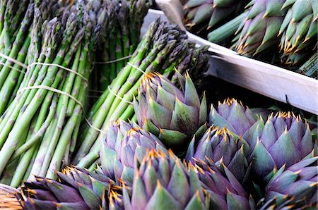 Italian artichokes (with spines) and asparagus Stock Photo - Premium Royalty-Free, Code: 659-03528673