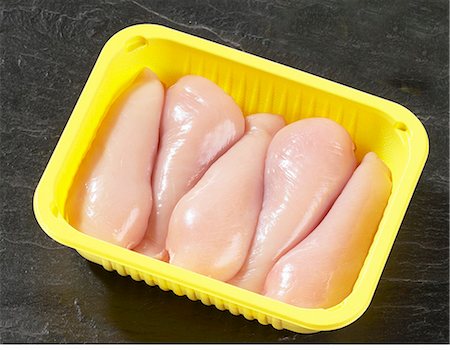 packaging - Fresh chicken breast fillets in plastic container Stock Photo - Premium Royalty-Free, Code: 659-03528711