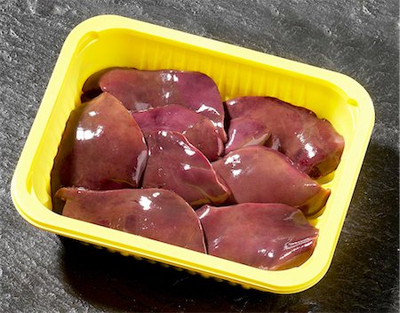 Turkey livers in plastic container Foto de stock - Sin royalties Premium, Código: 659-03528729