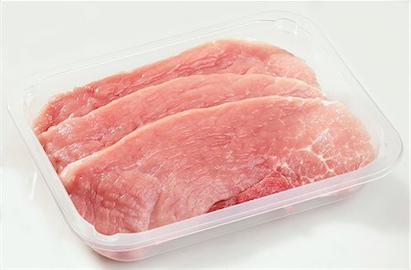 schweinefleisch - Drei Schweine-Schnitzel in Kunststoff-container Stockbilder - Premium RF Lizenzfrei, Bildnummer: 659-03528735