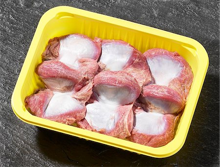 simsearch:659-03528720,k - Turkey stomachs in plastic container Stock Photo - Premium Royalty-Free, Code: 659-03528730