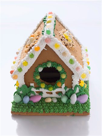Gingerbread house for Easter Fotografie stock - Premium Royalty-Free, Codice: 659-03528794