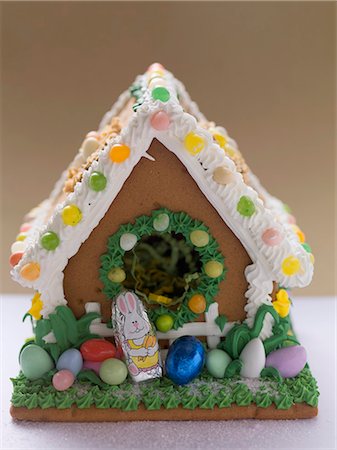 Gingerbread house for Easter Fotografie stock - Premium Royalty-Free, Codice: 659-03528795