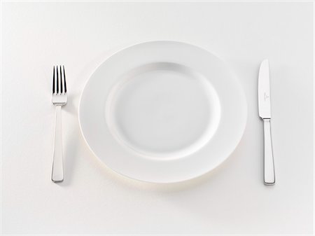 plate knife and fork outline - White plate with knife and fork Foto de stock - Sin royalties Premium, Código: 659-03528898