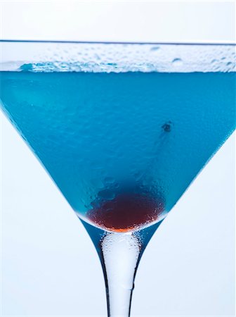 Blue Curaçao cocktail with cocktail cherry (close-up) Stock Photo - Premium Royalty-Free, Code: 659-03528916