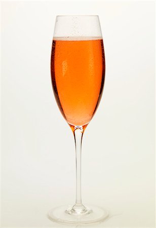 Glass of rosÈ champagne Foto de stock - Sin royalties Premium, Código: 659-03528917