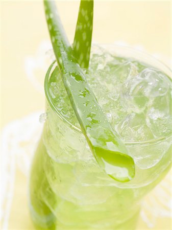 Aloe vera juice with ice cubes Foto de stock - Sin royalties Premium, Código: 659-03528941