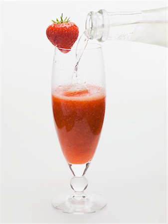 simsearch:659-08896969,k - Strawberry and sparkling wine cocktail Stock Photo - Premium Royalty-Free, Code: 659-03529105