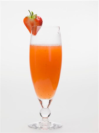 simsearch:659-08896969,k - Strawberry and sparkling wine cocktail Stock Photo - Premium Royalty-Free, Code: 659-03529106