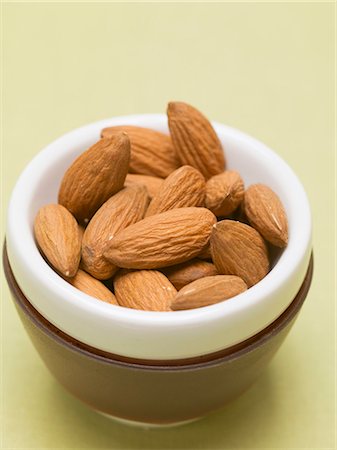 seeds and nuts - Almonds in a dish Stock Photo - Premium Royalty-Free, Code: 659-03529118