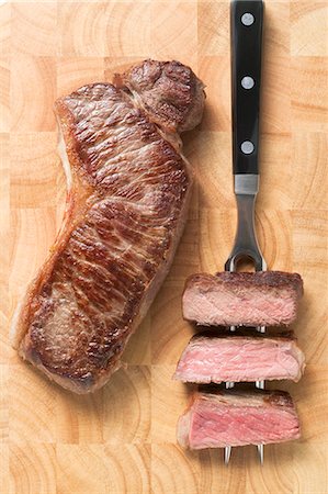rumpsteak - Rump steak cooked to different degrees (rare, medium, well done) Stock Photo - Premium Royalty-Free, Code: 659-03529139