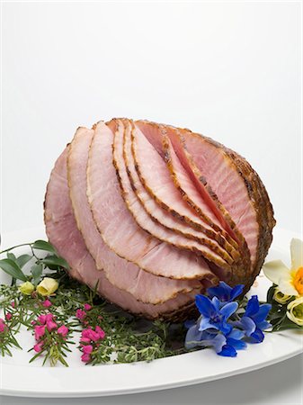 simsearch:659-03534174,k - Roast ham, partly carved, on platter with edible flowers Stock Photo - Premium Royalty-Free, Code: 659-03529177