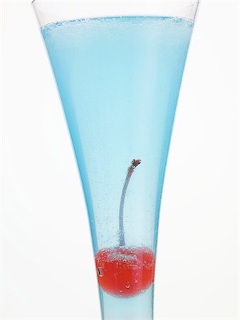 simsearch:659-06187716,k - Sparkling wine cocktail with Blue Curaçao & cocktail cherry Stock Photo - Premium Royalty-Free, Code: 659-03529214