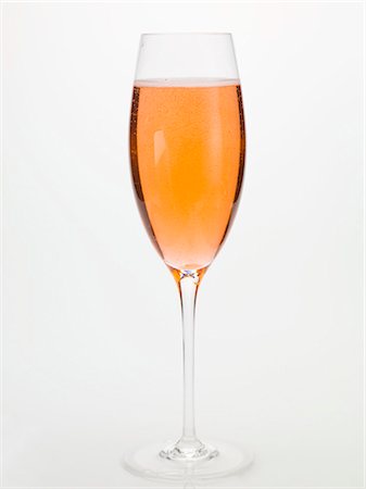 simsearch:659-06188485,k - Champagner Cocktail (Kir Royal) Stockbilder - Premium RF Lizenzfrei, Bildnummer: 659-03529218