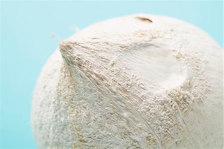 simsearch:659-02213538,k - Shelled coconut (close-up) Foto de stock - Sin royalties Premium, Código: 659-03529227