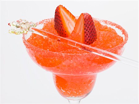 simsearch:659-03534497,k - Frozen Strawberry Daiquiri with fresh strawberries Stock Photo - Premium Royalty-Free, Code: 659-03529221