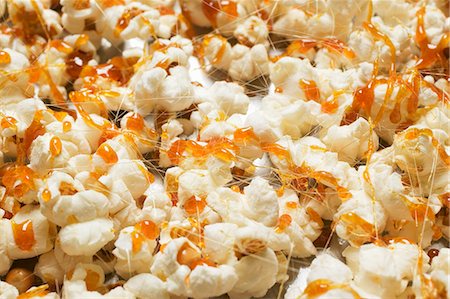 popcorn not person - Popcorn with caramel (full-frame) Stock Photo - Premium Royalty-Free, Code: 659-03529357