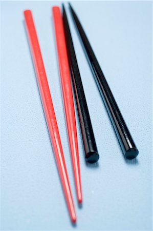 simsearch:659-01846426,k - Baguettes rouges et noirs Photographie de stock - Premium Libres de Droits, Code: 659-03529518