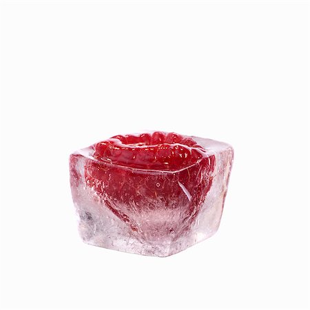 simsearch:659-06373226,k - Raspberry in an ice cube Foto de stock - Sin royalties Premium, Código: 659-03529543